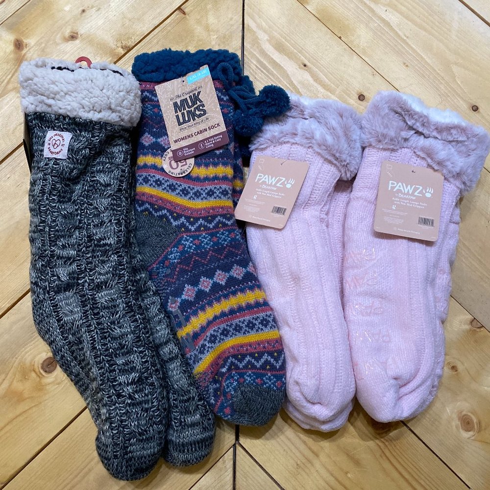 🧦Bundle of 4 Pairs of Cozy Slipper Socks (NEVER WORN)🧦